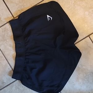 TRAINING LOOSE FIT SHORTS
